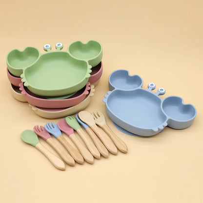 Assiette Silicone Bébé Ventouse Crabe – Compartiments & Couverts en Bois