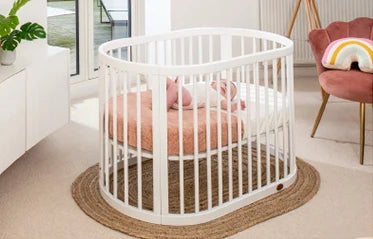 Lit Bébé Ovale Oasis Boori – Multifonctionnel 3 en 1, Bois Massif, Roulettes, 0-12 Ans
