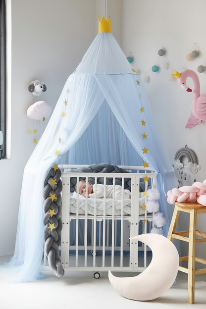 Baldaquin bleu bébé dort